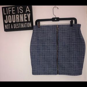 •Short vintage skirt •high rise •spandex